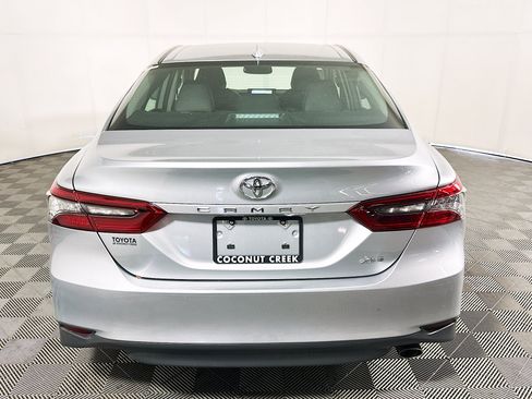 Used 2024 Toyota Camry XLE FWD image 4