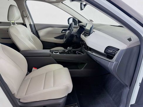 Certified 2025 Nissan Rogue SL w/ Tech Package AWD/4WD image 26