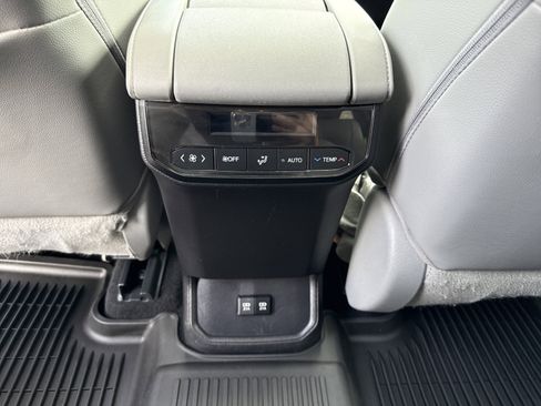 Used 2021 Toyota Highlander XLE image 13