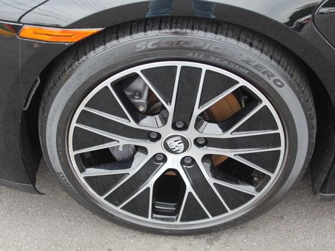 Used 2022 Porsche Taycan image 30