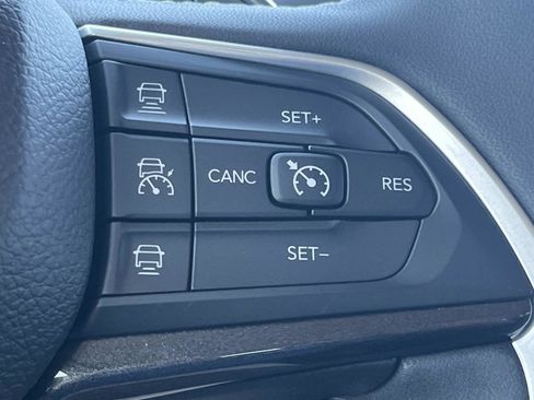 Used 2022 Jeep Grand Cherokee Laredo AWD/4WD image 24