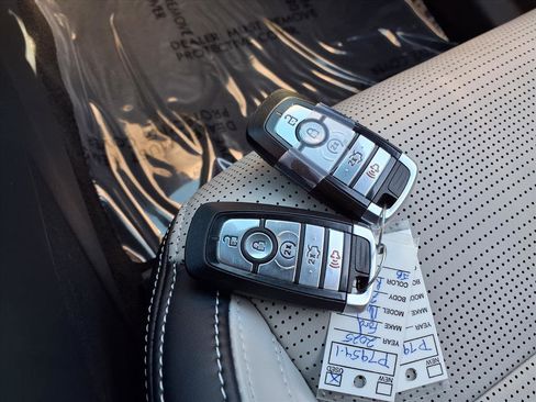 Used 2025 Ford Mustang Premium image 15