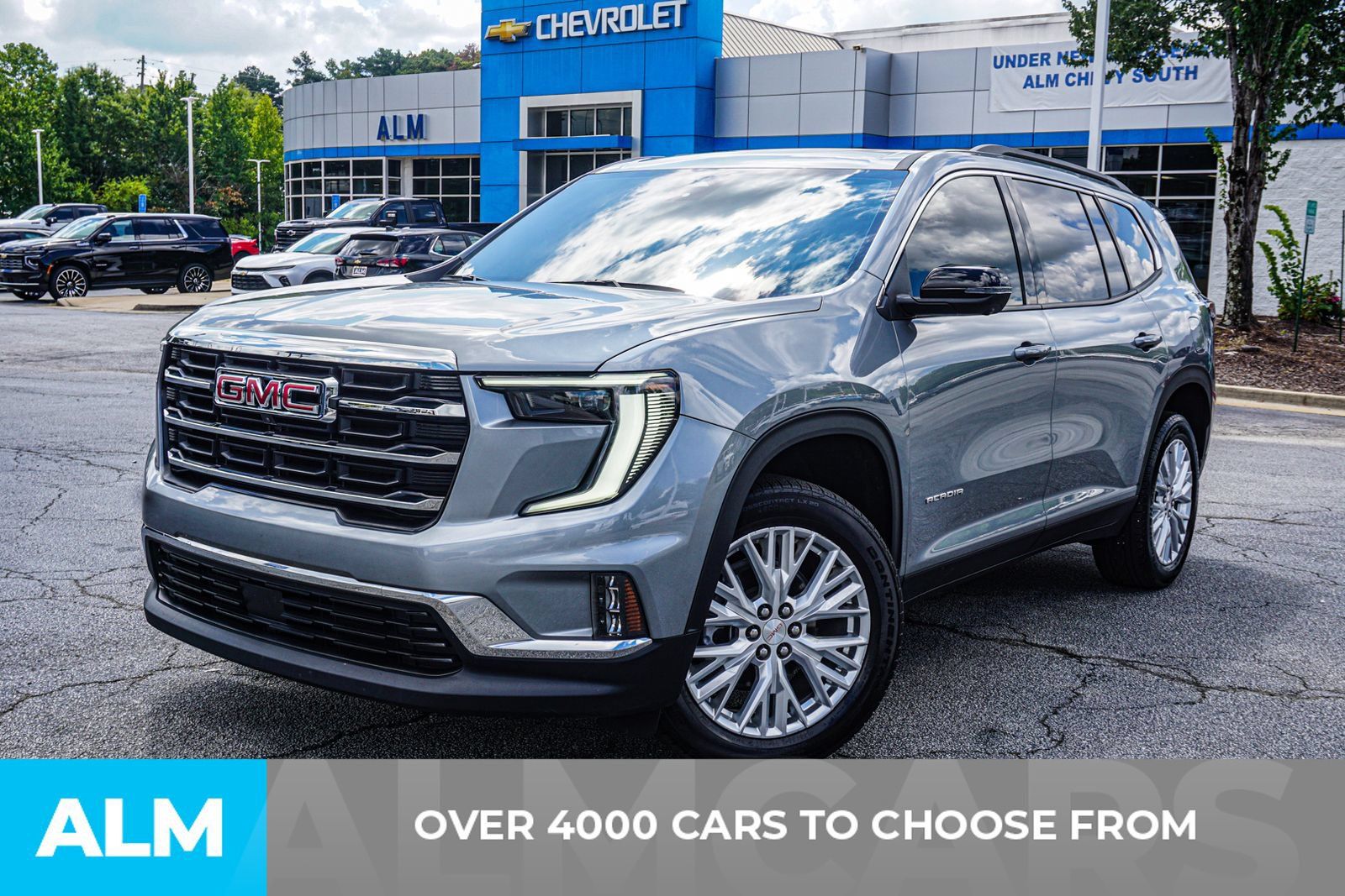 Used 2024 GMC Acadia Elevation w/ Luxury Package FWD image 2