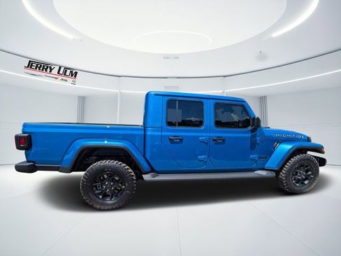 New 2025 Jeep Gladiator Sport image 2