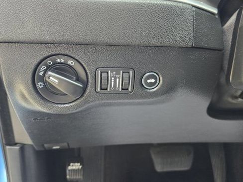 Used 2019 Dodge Charger SXT RWD image 19