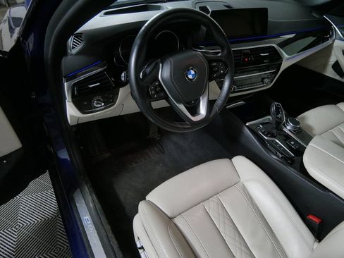 Used 2018 BMW 530e xDrive w/ Premium Package 2 AWD/4WD image 13