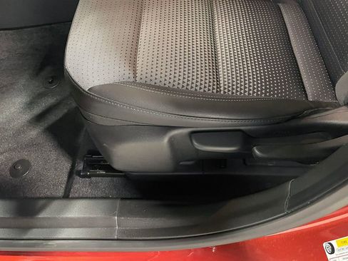 Used 2024 Chevrolet Trax LT FWD image 21