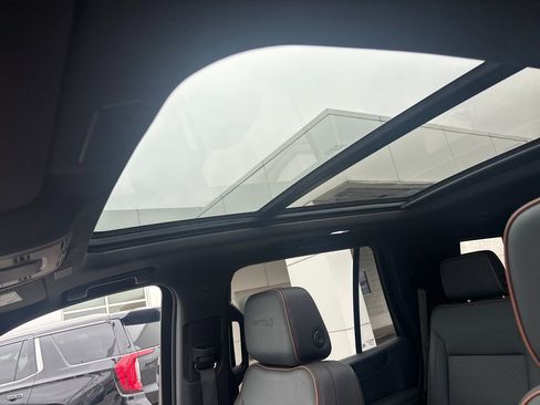 Used 2025 GMC Yukon AT4 w/ AT4 Premium Package image 28