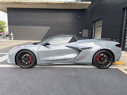 Used 2025 Chevrolet Corvette Z06 RWD image 2