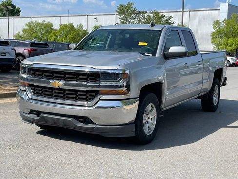 Used 2019 Chevrolet Silverado 1500 LT AWD/4WD image 3