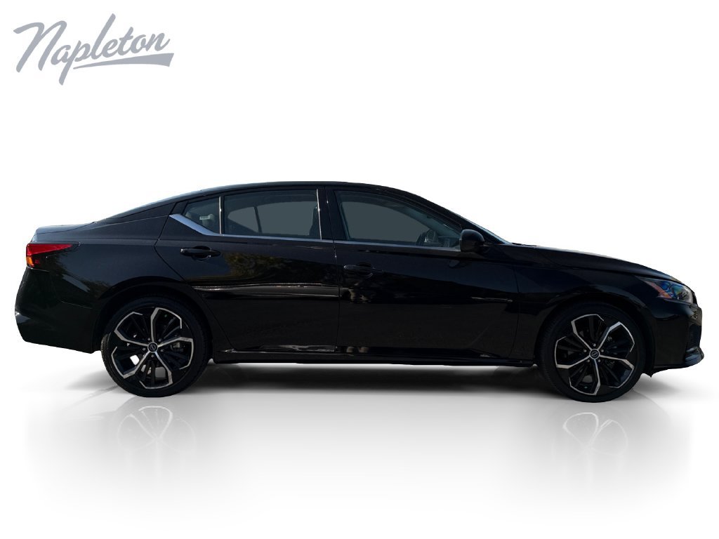 Used 2025 Nissan Altima 2.5 SR AWD/4WD image 7