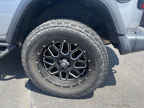 Used 2018 Jeep Wrangler Unlimited Rubicon AWD/4WD image 11