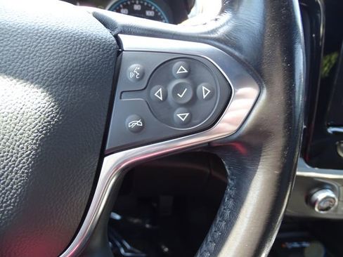 Used 2022 Chevrolet Traverse LT FWD image 20
