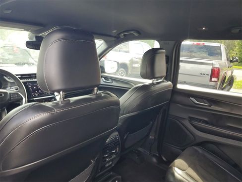 Used 2023 Jeep Grand Cherokee L Altitude image 29