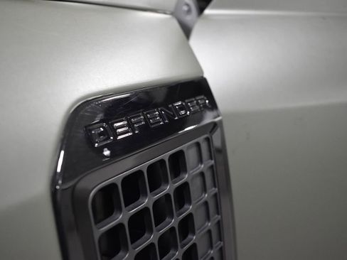 Used 2022 Land Rover Defender 90 X AWD/4WD image 17