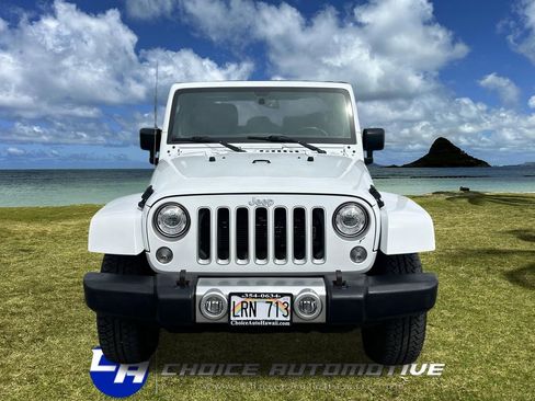 Used 2017 Jeep Wrangler Unlimited Sahara w/ Connectivity Group image 11