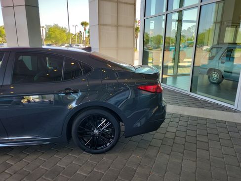 Used 2025 Toyota Camry SE image 4