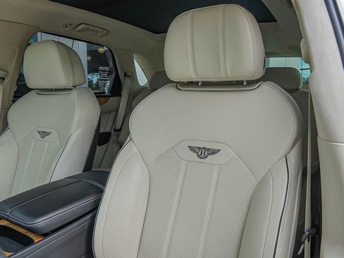 Certified 2023 Bentley Bentayga AWD/4WD image 21