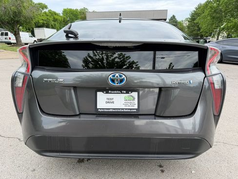 Used 2017 Toyota Prius Four w/ Carpet Mat Package FWD image 11