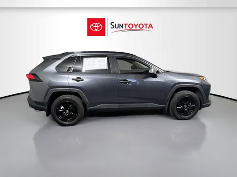 Used 2020 Toyota RAV4 XLE w/ Convenience Package FWD image 2