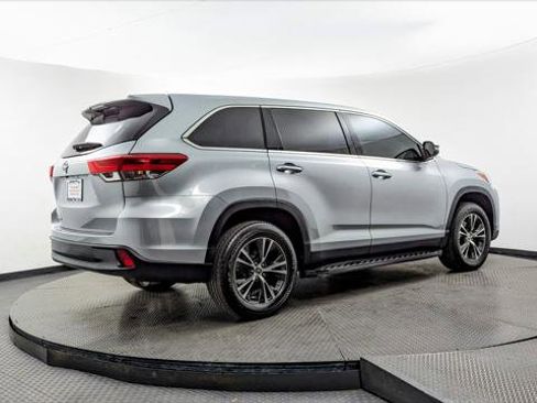 Used 2019 Toyota Highlander LE image 8