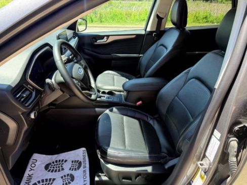 Used 2022 Ford Escape SEL w/ Technology Package AWD/4WD image 3
