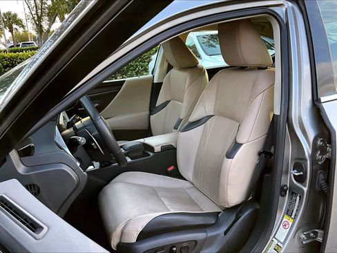 Used 2019 Lexus ES 350 w/ Luxury Package image 7