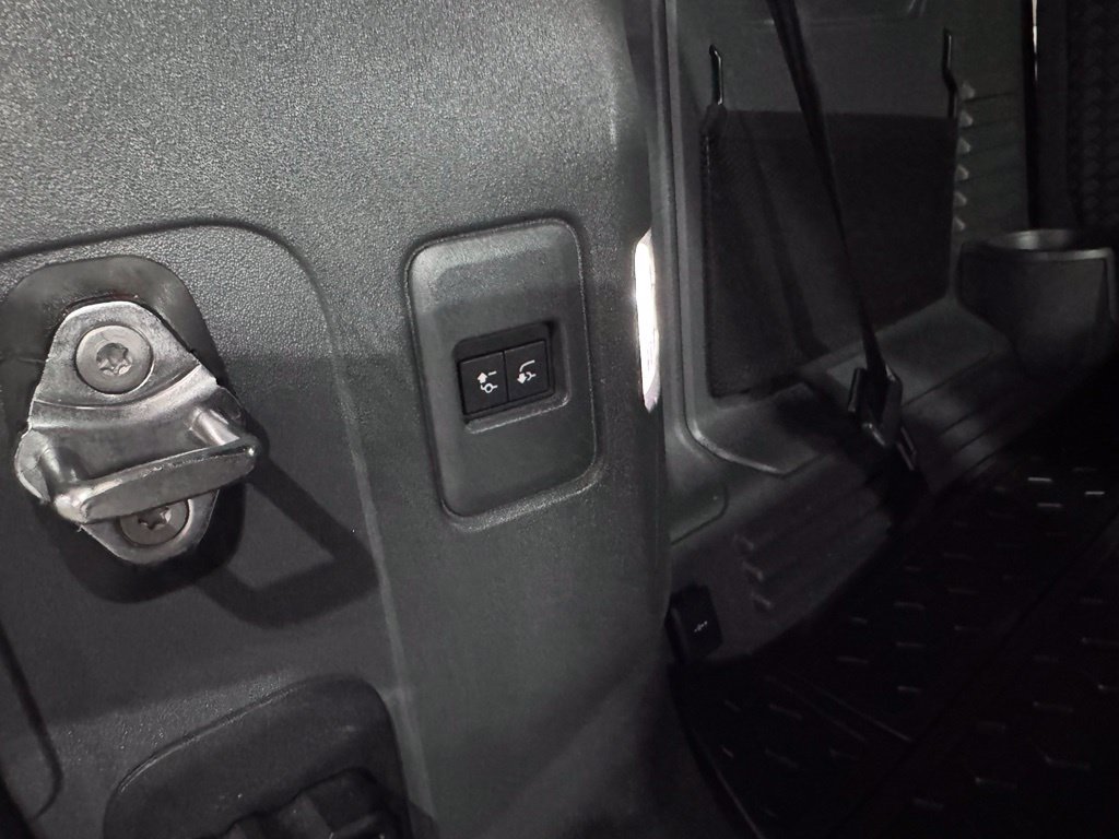 Used 2023 Land Rover Defender 110 X-Dynamic SE AWD/4WD image 56