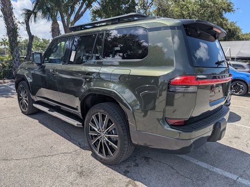 Used 2024 Lexus GX 550 w/ Cold Area Package AWD/4WD image 5