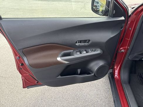 Used 2021 Nissan Kicks SR w/ Exterior Package FWD image 19