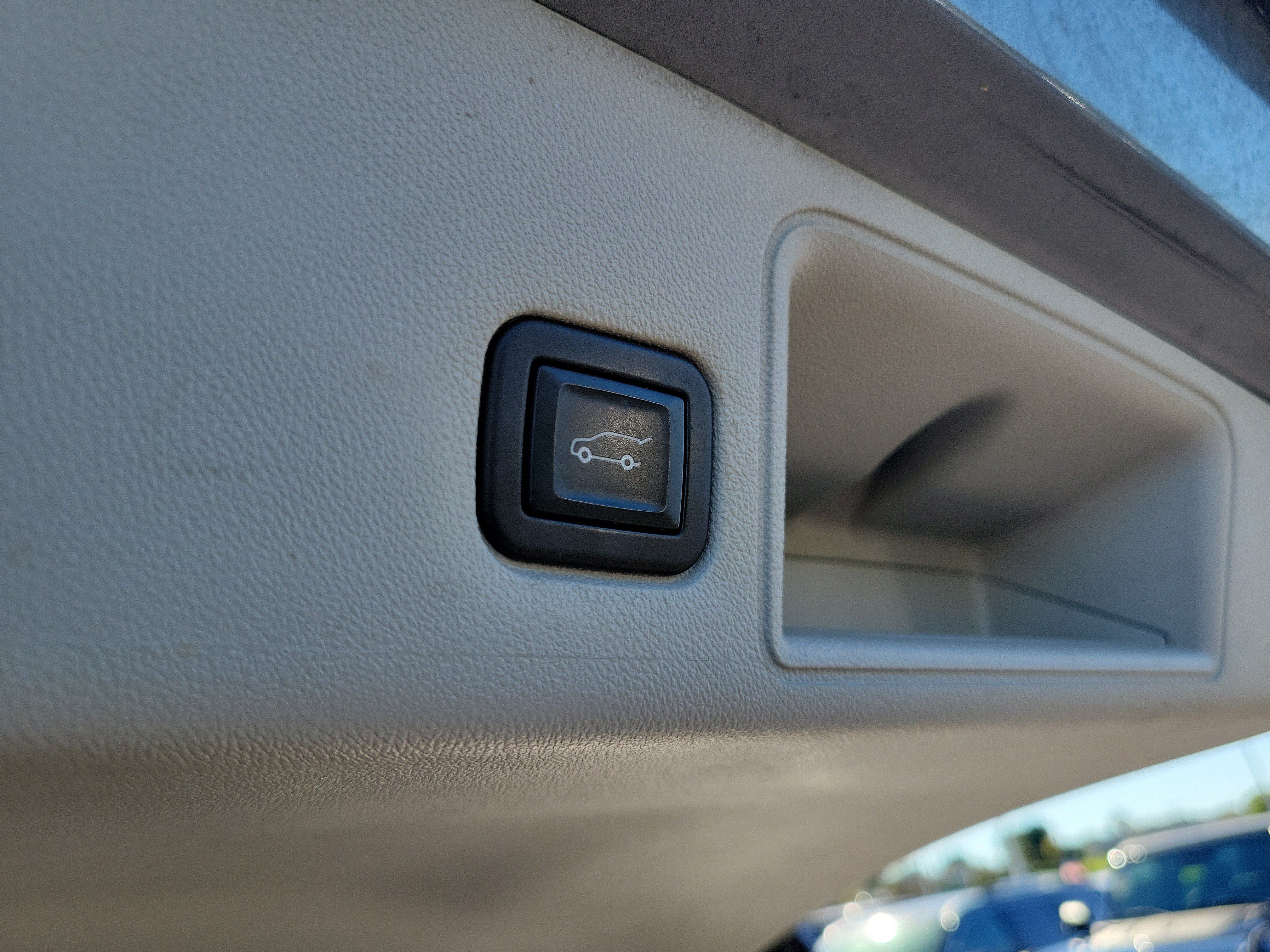 Used 2020 GMC Terrain Denali w/ Denali Premium Package FWD image 8