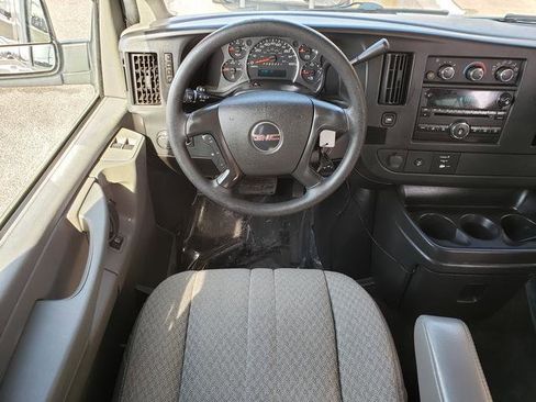 Used 2009 GMC Savana 3500 Extended Passenger w/ LT Preferred Equipment Group image 17