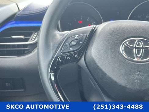 Used 2020 Toyota C-HR XLE FWD image 19