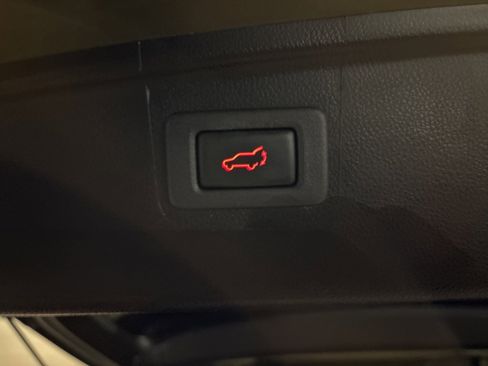 Used 2018 Subaru Outback 2.5i Touring image 32