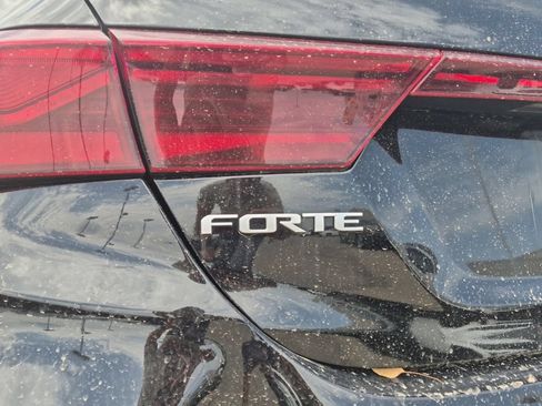 Used 2023 Kia Forte LXS w/ LXS Technology Package FWD image 7