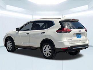 Used 2018 Nissan Rogue S FWD video 3