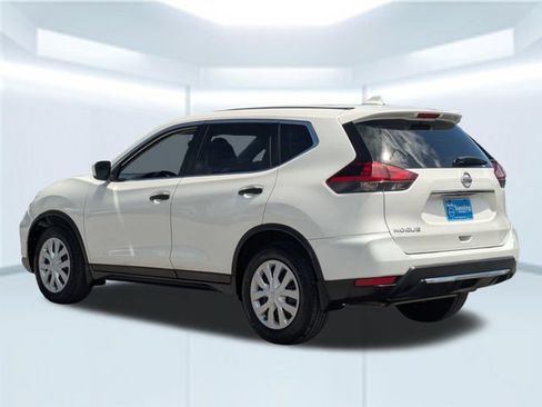 Used 2018 Nissan Rogue S FWD image 3