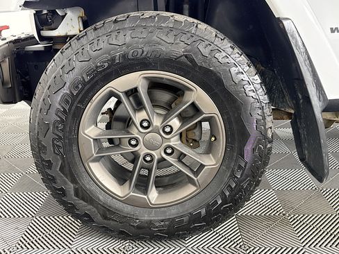 Used 2017 Jeep Wrangler 75th Anniversary image 59