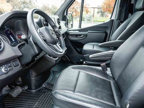 Used 2023 Mercedes-Benz Sprinter 144 Cargo image 18