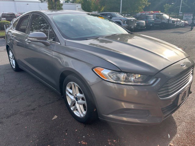 Used 2014 Ford Fusion SE FWD image 2