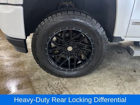 Used 2018 Chevrolet Silverado 1500 High Country image 33