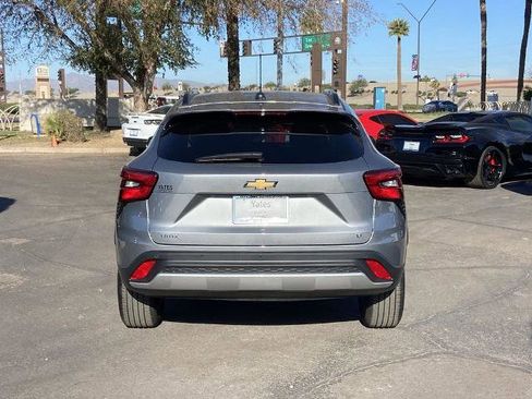 Used 2025 Chevrolet Trax LT w/ Driver Confidence Package image 5
