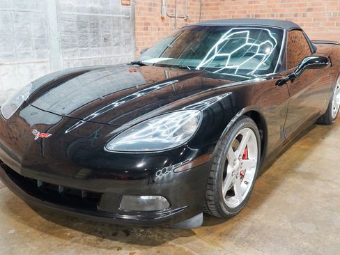 Used 2005 Chevrolet Corvette Convertible w/ Preferred Equipment Group RWD image 21