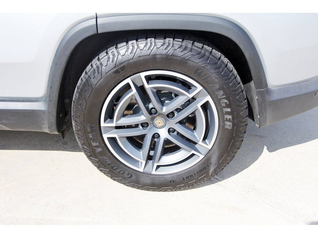 Used 2026 Rivian R1S Adventure Dual AWD/4WD image 32