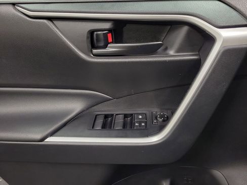 Used 2020 Toyota RAV4 LE image 19