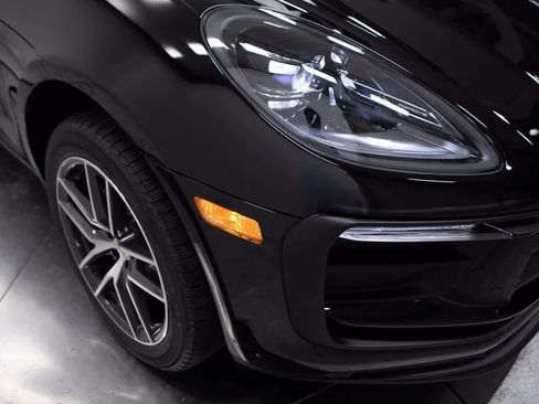 Certified 2026 Porsche Macan AWD/4WD image 12