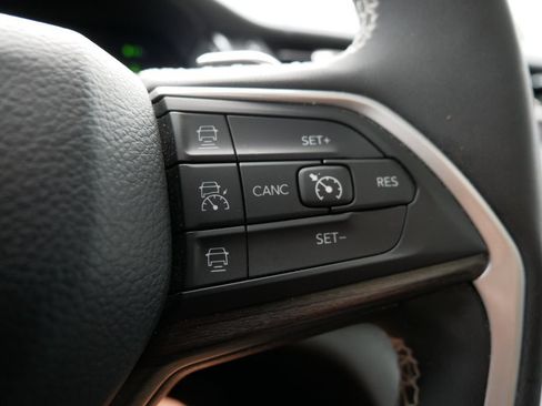 Used 2022 Jeep Grand Cherokee Limited 4xe w/ Luxury Tech Group II AWD/4WD image 21