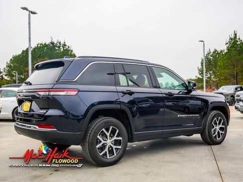 Used 2024 Jeep Grand Cherokee Limited image 10