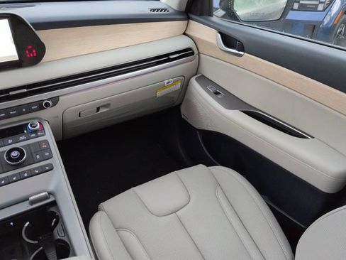 Used 2025 Hyundai Palisade Limited FWD image 15