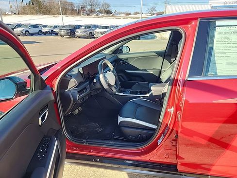 Used 2025 Kia K4 GT-Line w/ GT-Line Premium Package image 9